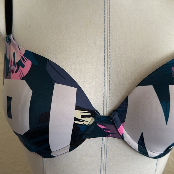 Victoria’s Secret Pink Wear Everywhere Teal Purple Floral White Logo T-Shirt Bra - Picture 4 of 9